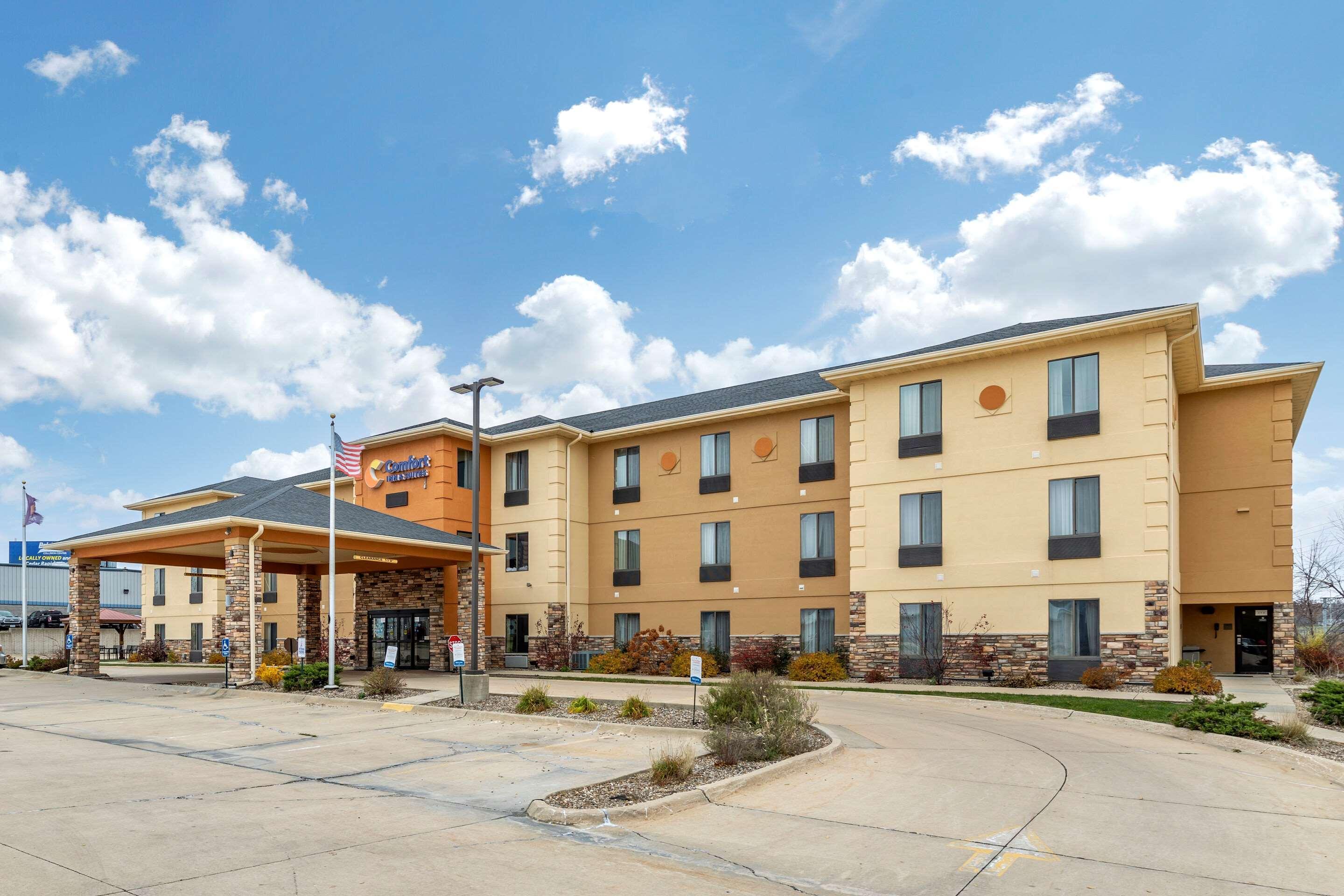 Comfort Inn & Suites Cedar Rapids North - Collins Road Exterior foto